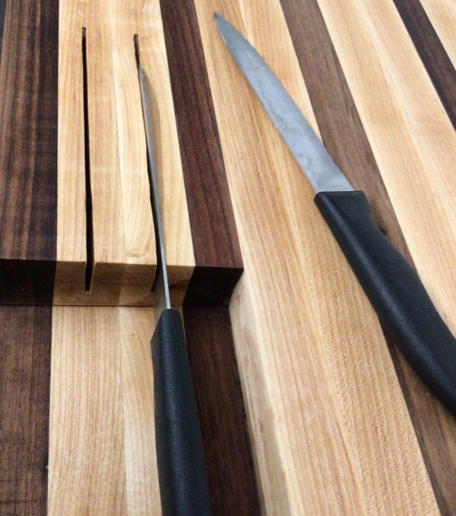 Knives & Cutting Board